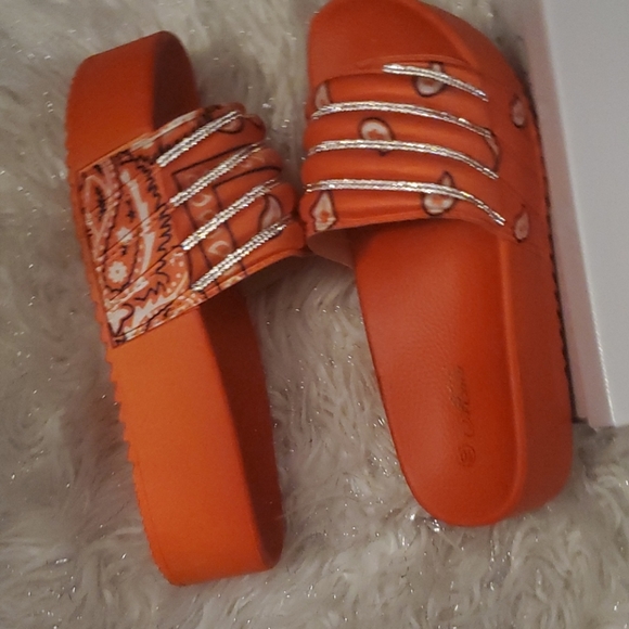 Open toe 2" high platform flip flop , bandana - Picture 7 of 10